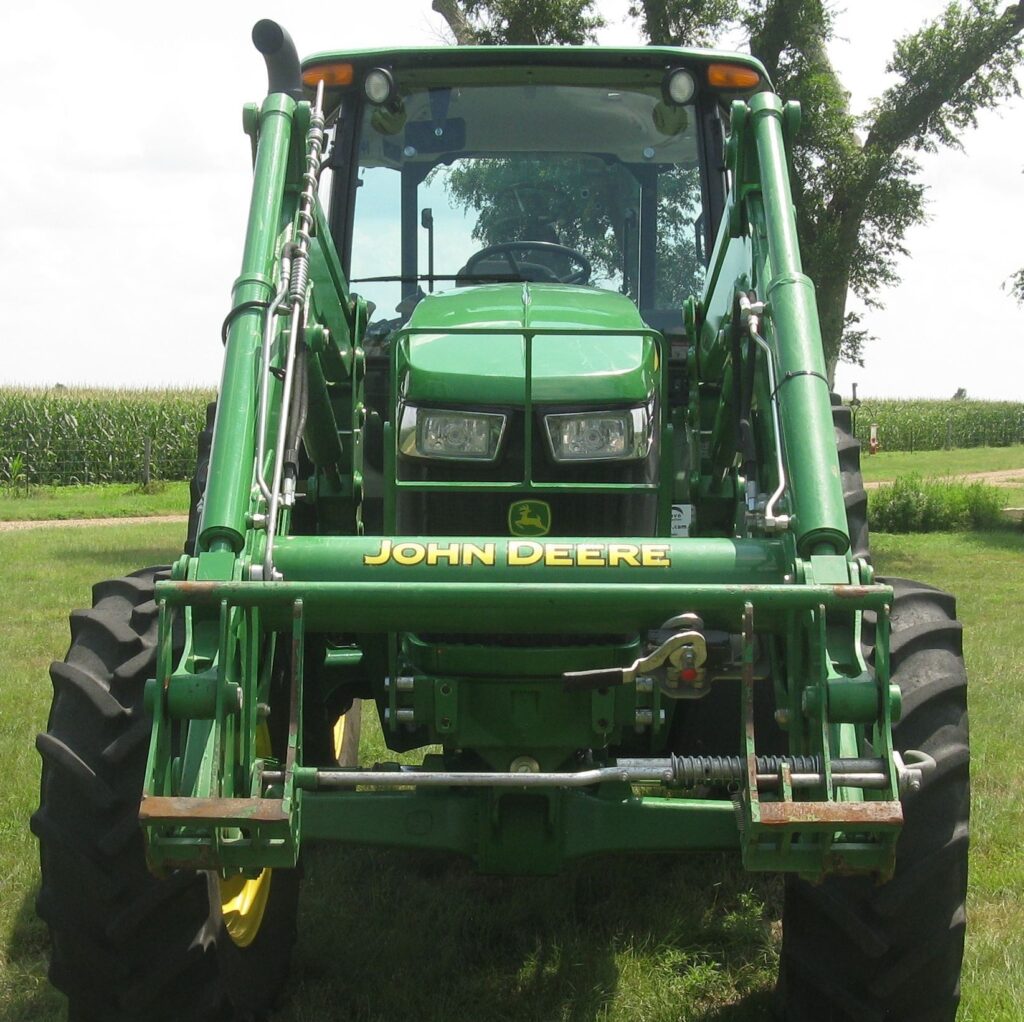 2017 John Deere 6120E MFWD