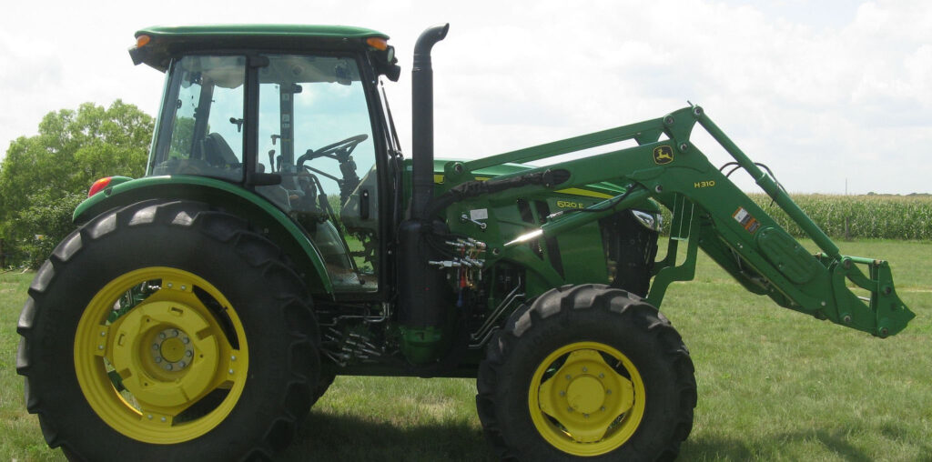 2017 John Deere 6120E MFWD