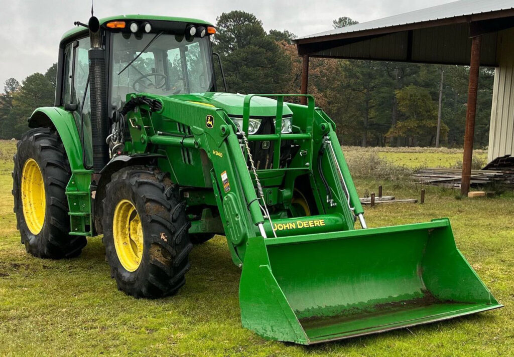 2013 John Deere 6125M MFWD