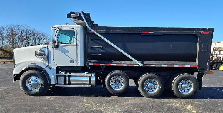 2016 Freightliner Coronado 122SD